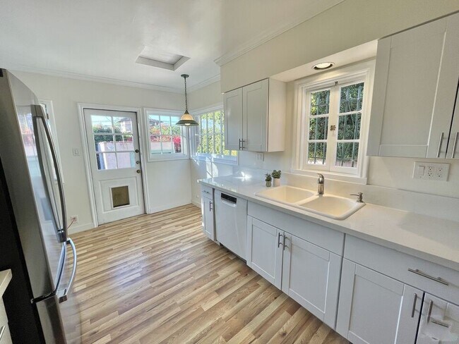 Building Photo - 10551 Troon Ave