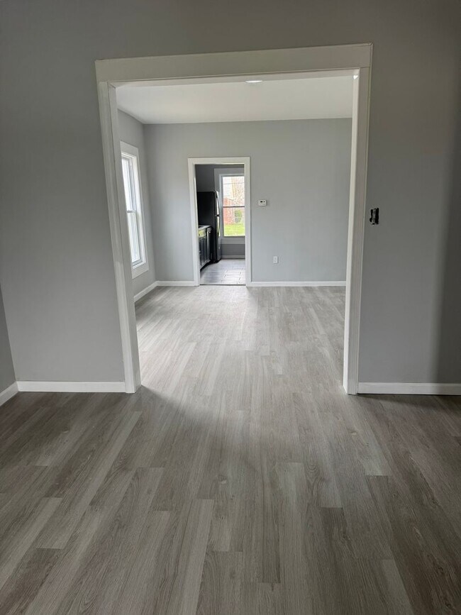 Building Photo - Fully Updated 3 Bedroom - 1 bathroom - $1,295