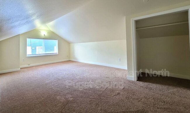 Building Photo - 3210 Lombard Ave