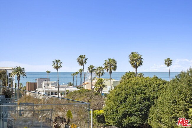 Building Photo - 1705 Ocean Ave