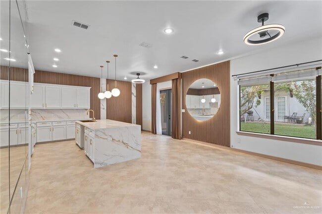 Building Photo - 24 S 5th St