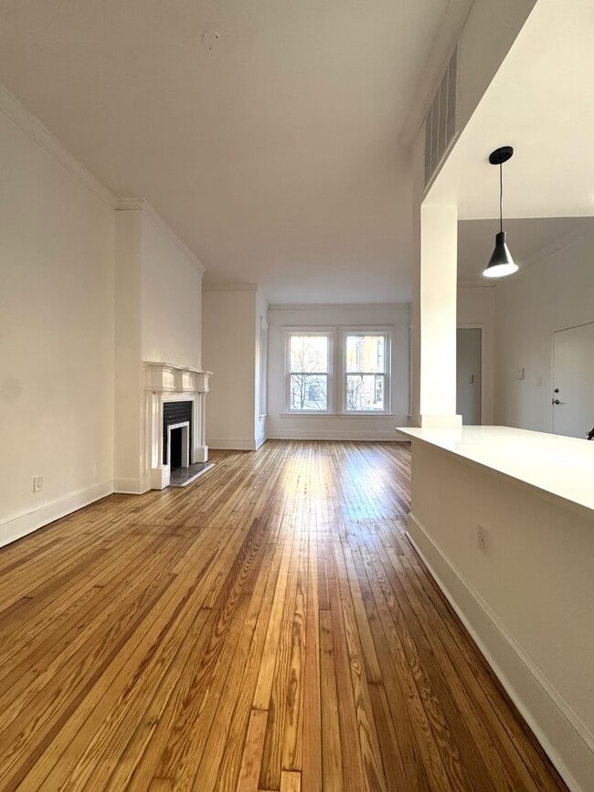 Building Photo - Centrally Located Renovated Large 1BR/1BA in Historic Dupont Circle Row House