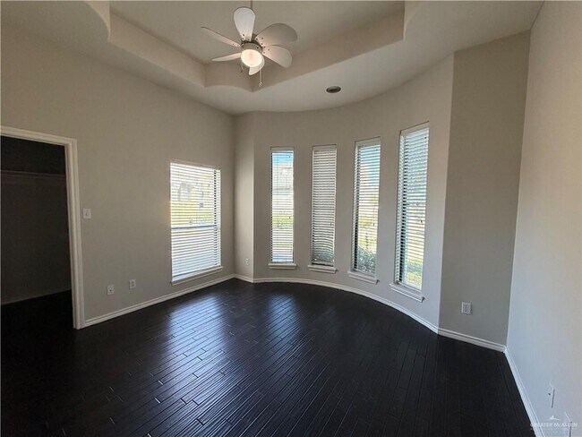 Building Photo - 8 Frio Dr