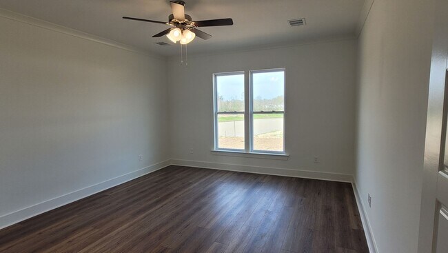 Building Photo - 4br home in Zachary only 2yrs old!