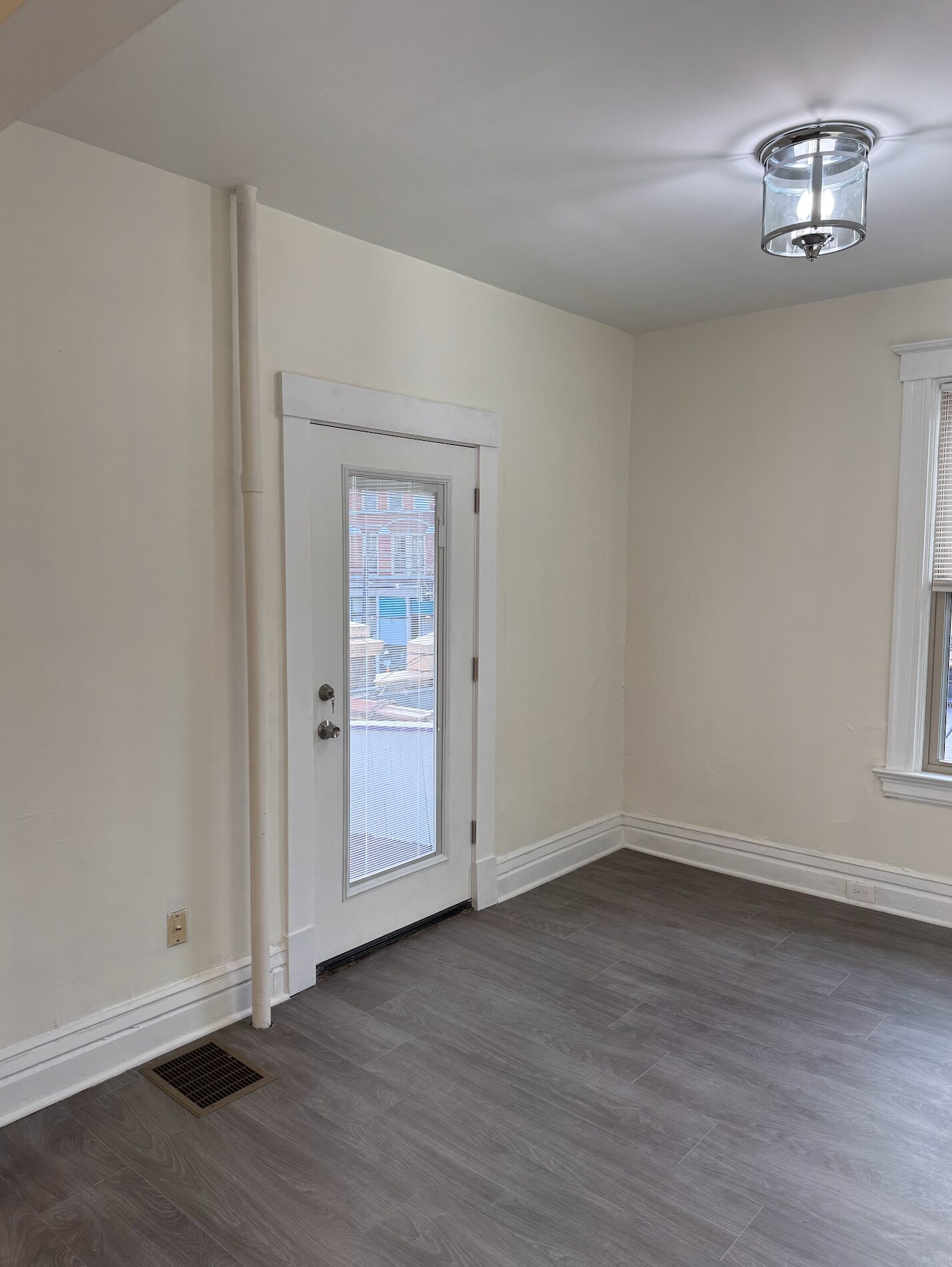 Living space - 1564 Chase Ave