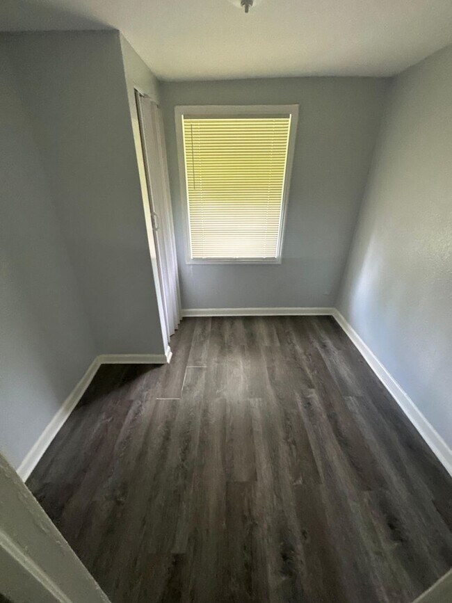 Building Photo - 2881 W 11th St