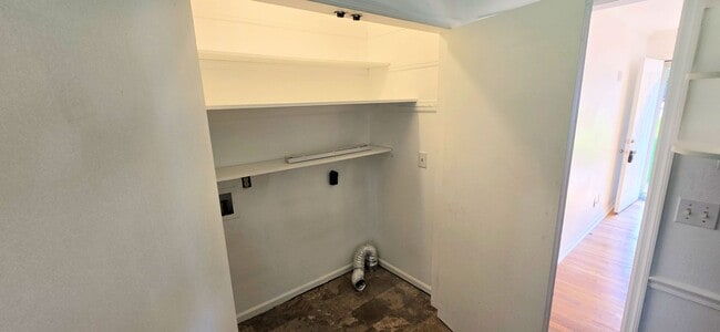 Building Photo - Cutest move-in ready brick ranch in Pfafft...