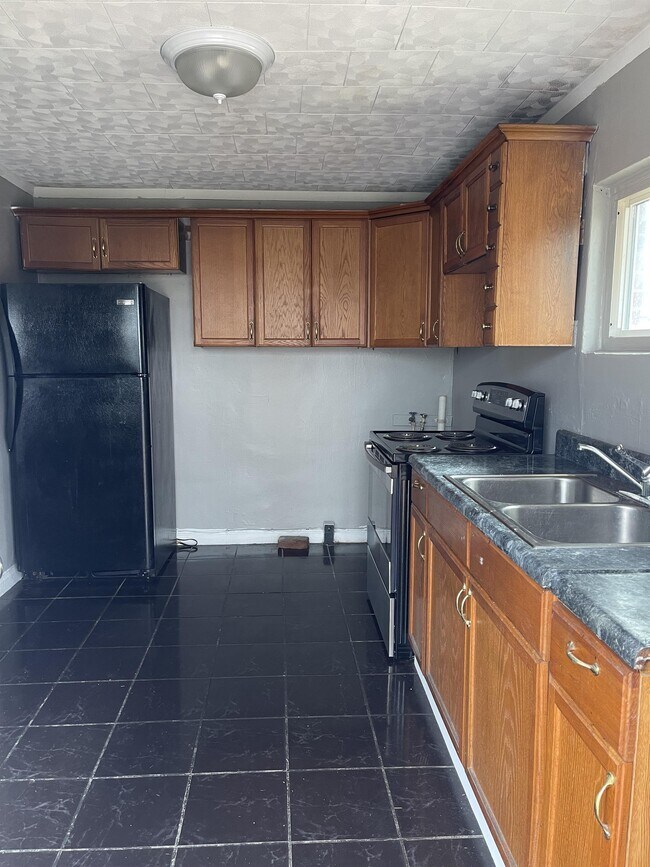 Building Photo - 553 Arlington Ave