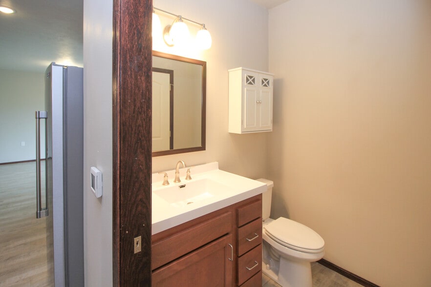 Building Photo - 1005 Tanner Ct