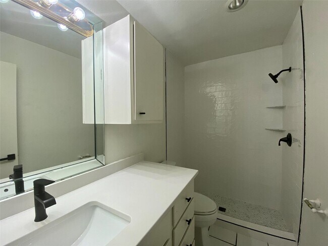 Building Photo - 5916 Birchbrook Dr