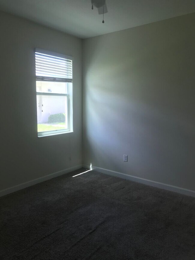 Building Photo - 4 Bedroom Home in Storey Grove Manors