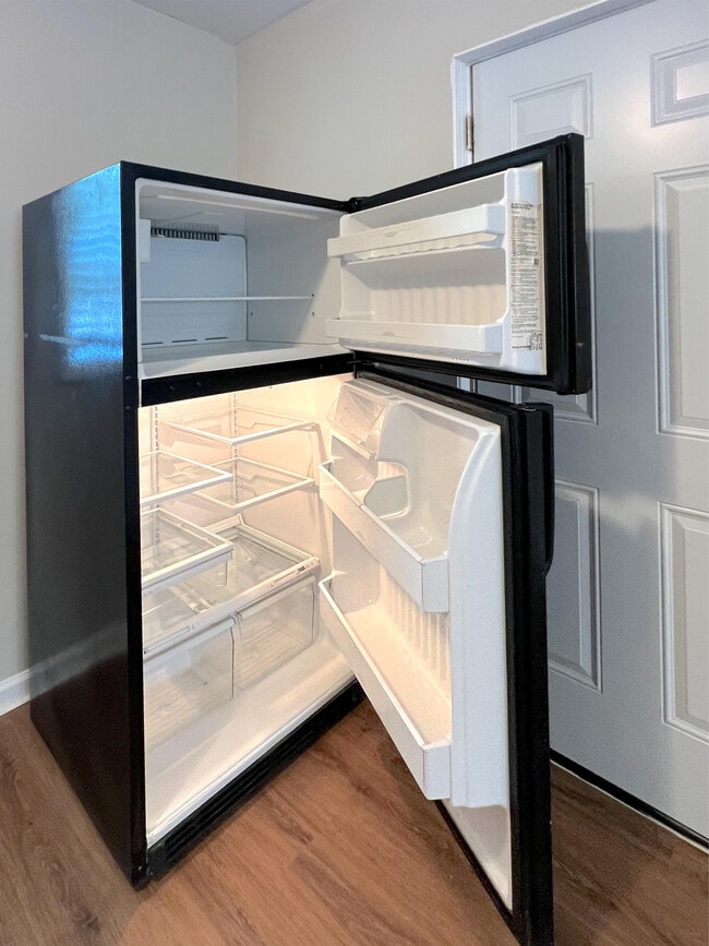 Building Photo - Room in Apartment on Gresham Park Dr