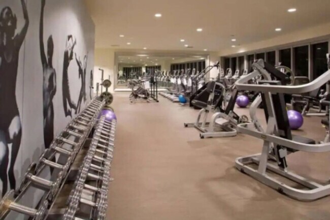 Building Photo - 481 Brickell Ave