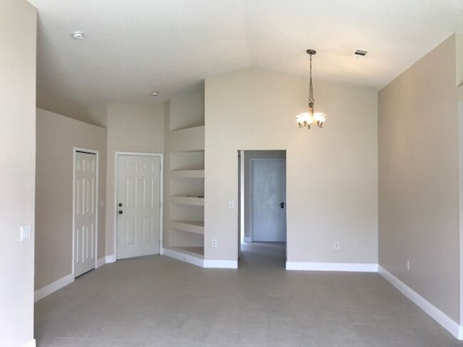 Building Photo - 3-Bedroom For Rent By Posner Park!