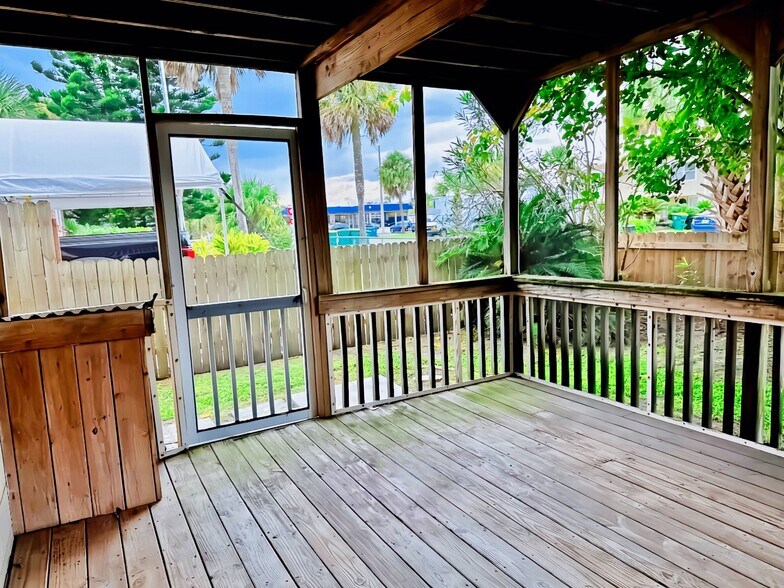 Building Photo - 208 12th Ave N