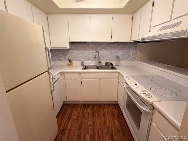 Building Photo - 2400 Forest Dr