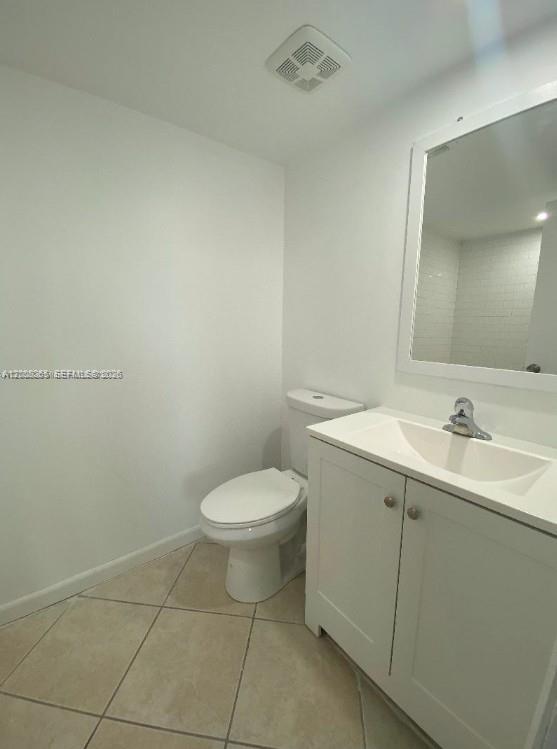 Building Photo - 2771 Riverside Dr