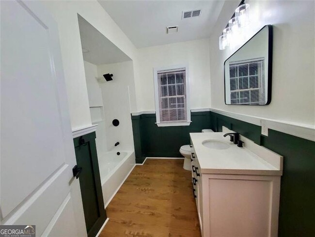 Building Photo - 1834 Walker St