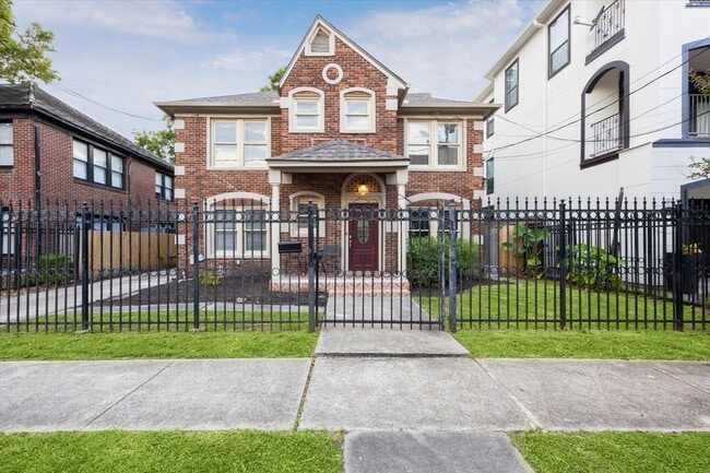 Primary Photo - 2422 Driscoll St