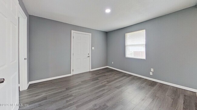 Building Photo - 535 W 59th St