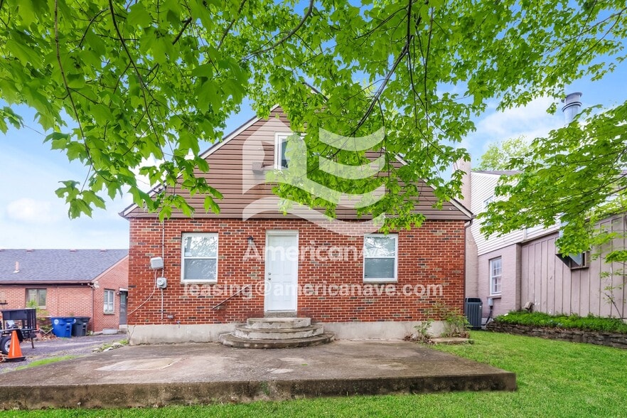 Building Photo - 1818 Parkhill Dr
