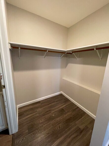 Building Photo - 2925 King James Way