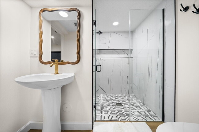 Building Photo - 1213 Tequesta St