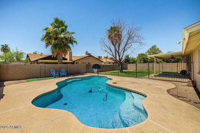 Building Photo - 2361 E Capri Ave