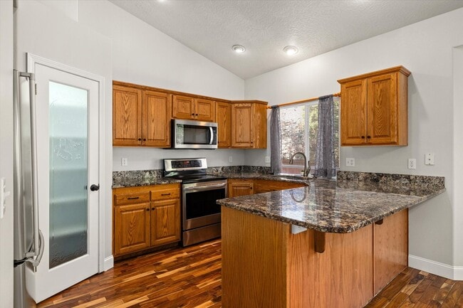 Building Photo - Beautifully Updated 4-Bedroom Home with 3-...