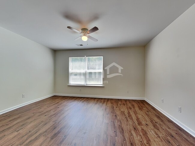Building Photo - 215 Bellflower Cir
