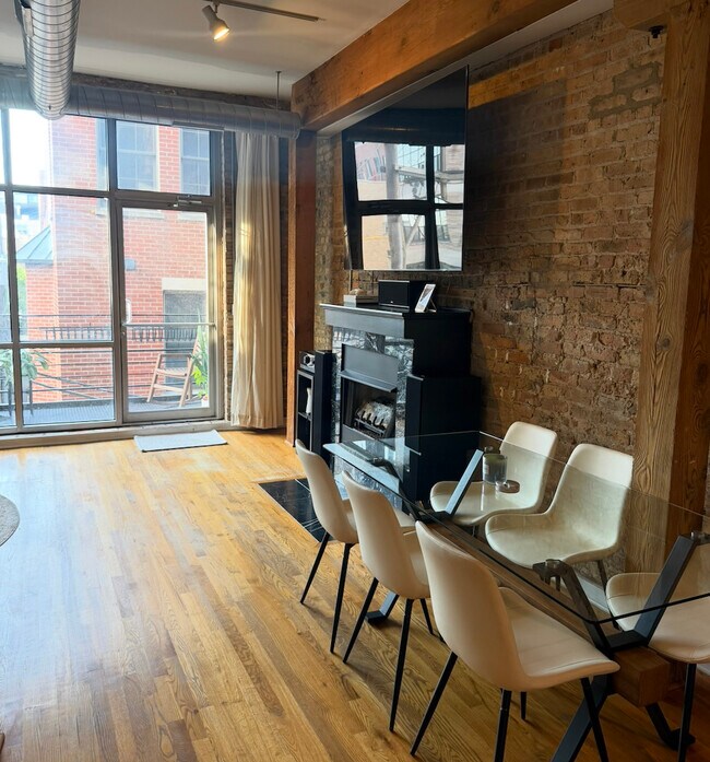 Building Photo - 1344 W Madison St