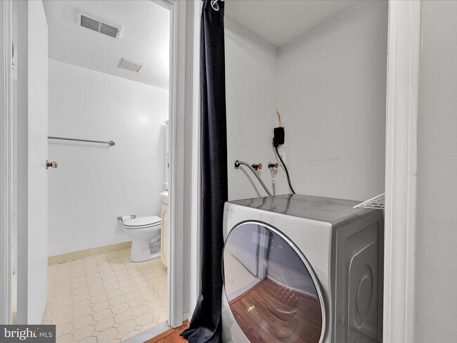 Building Photo - 411 Conestoga Rd