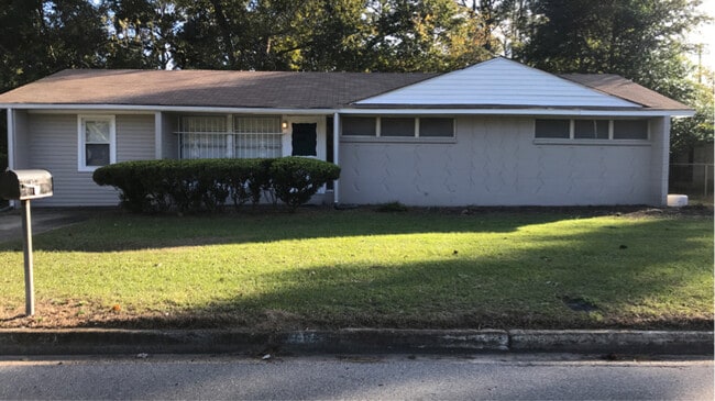 Building Photo - 1612 W Gordon Ave