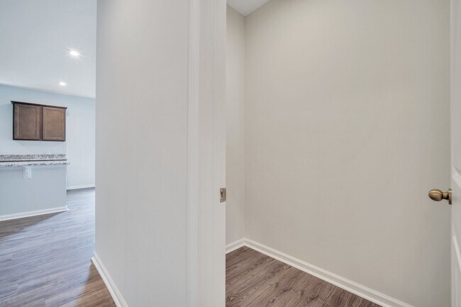 Building Photo - 82 Hillcrest Wy