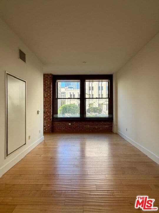 Building Photo - 460 S Spring St