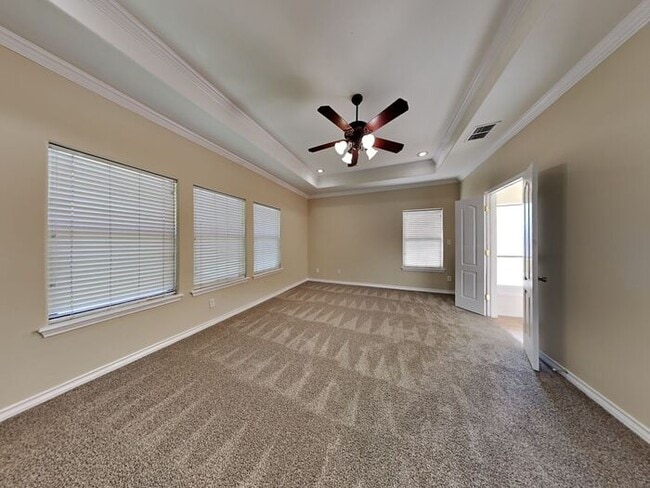 Building Photo - No Application Fee* $500 off first months ...