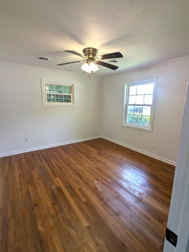 Building Photo - 222 Patrician Dr