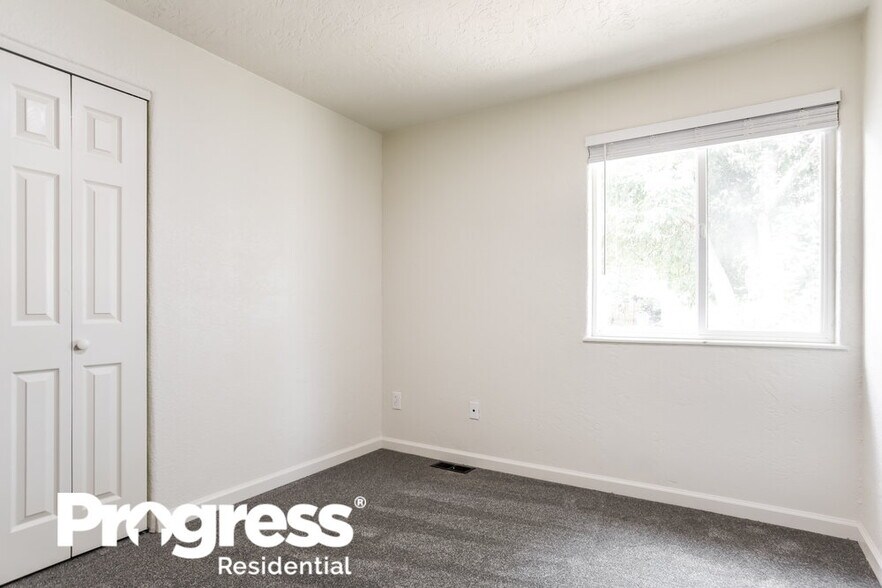 Building Photo - 8480 S Upham Way
