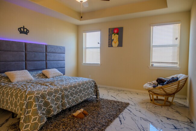 Building Photo - 14937 Tierra Mirage Ave