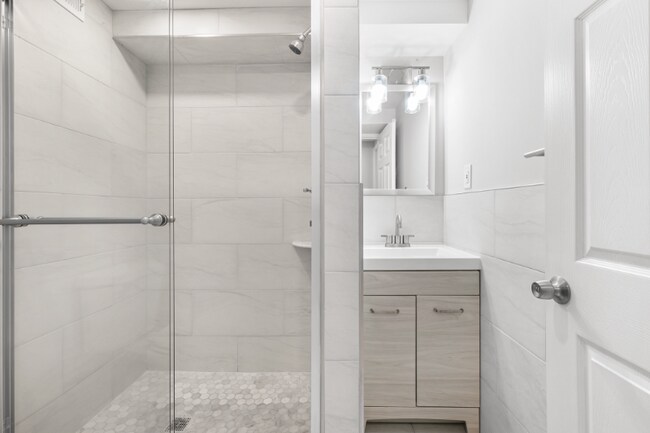 Building Photo - 5706 Chestnut St