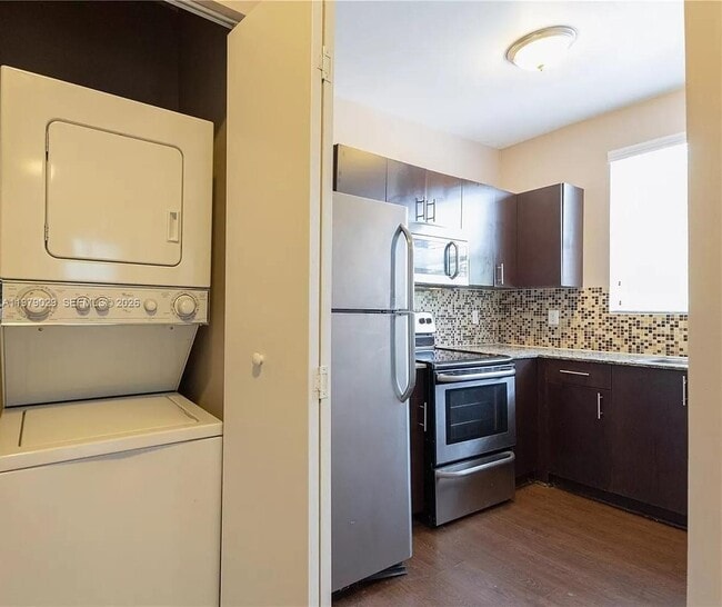 Building Photo - 5416 NE 1st Ct