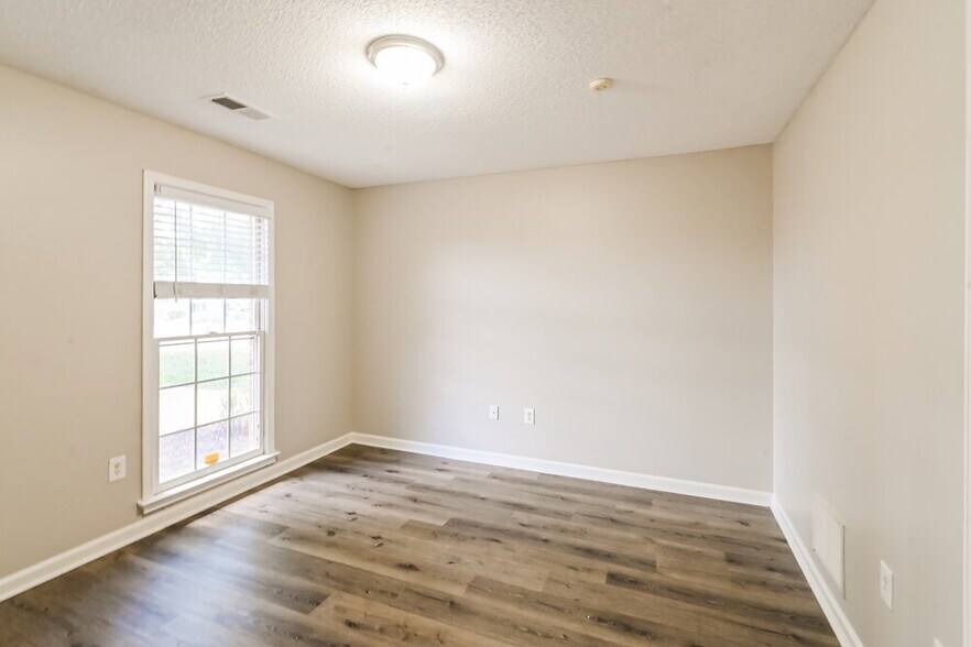 Building Photo - 9922 Lacee Ln