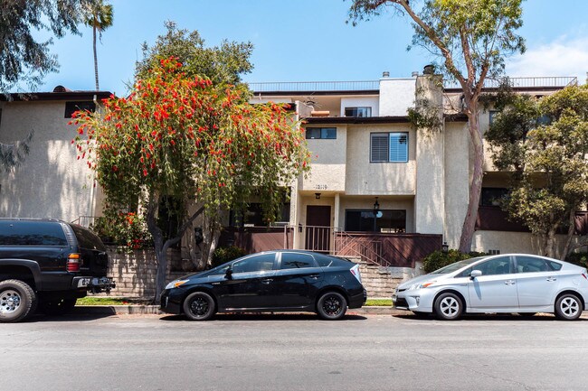 Building Photo - 12119 Rochester Ave