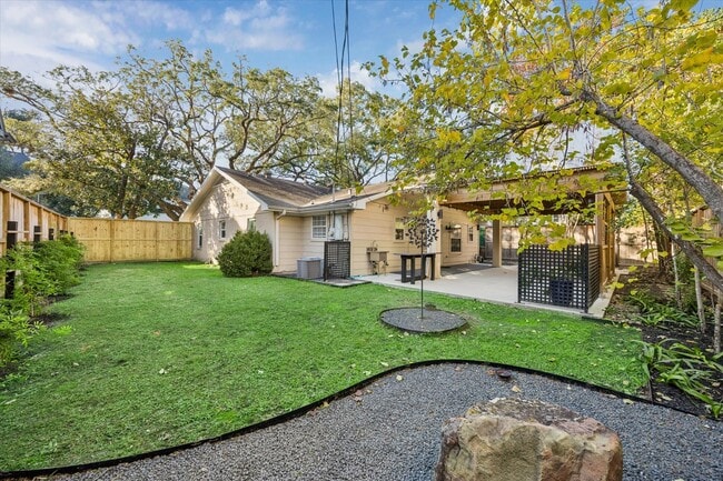 Building Photo - 2619 Eastgrove Ln