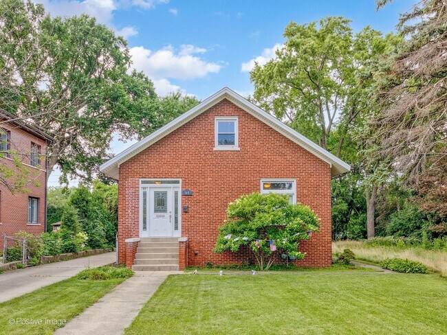 Building Photo - 36 E Touhy Ave