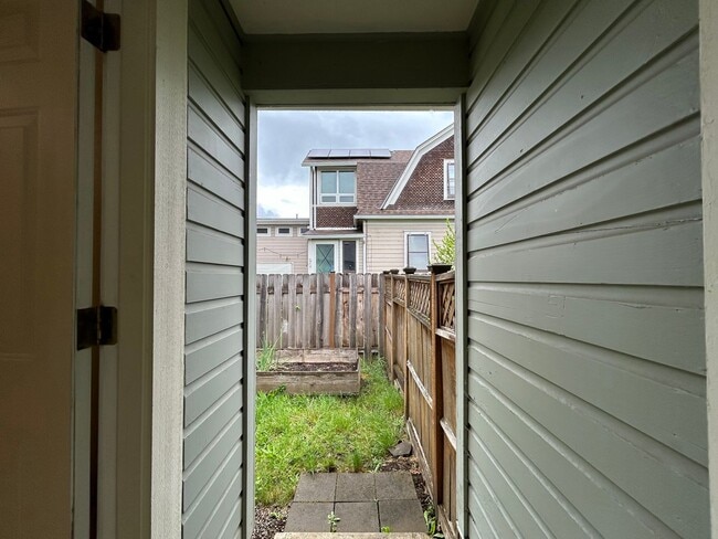 Building Photo - Tranquil 1 Bed, 1 Bath House!