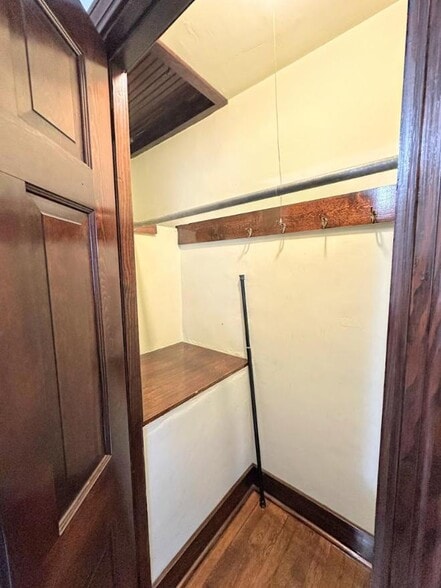 Building Photo - 246 E Meyers St