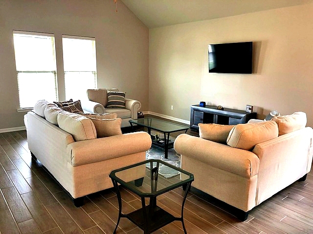 Living area - 1433 Meridian Dr