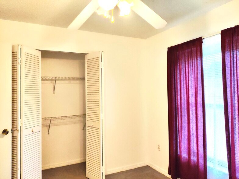 Building Photo - 1371 Melshire Ave