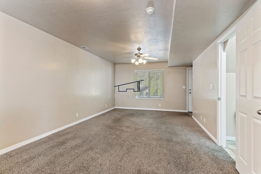 Building Photo - 1077 1675 S